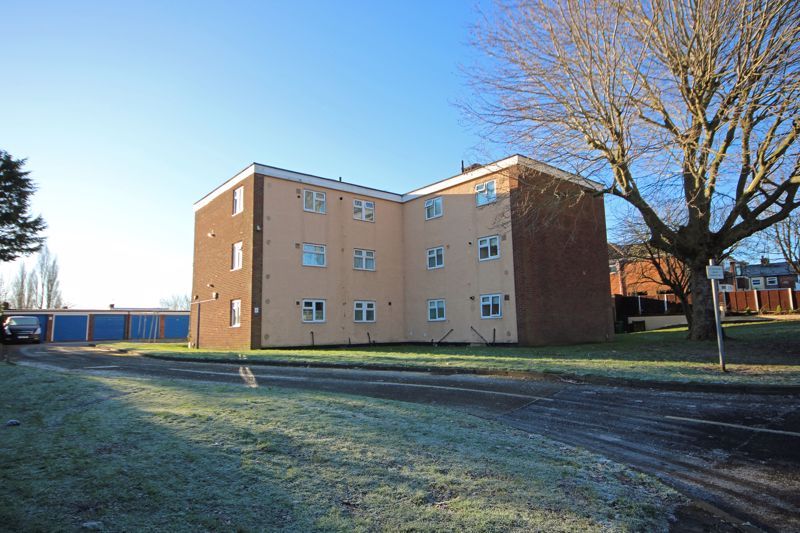 2 bed flat for sale in Vicarage Road, Wollaston, Stourbridge DY8, £110,000