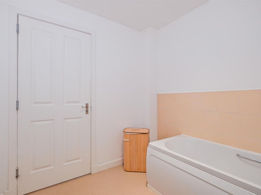 2 bed flat for sale in Eden Court, Glenmavis, Airdrie ML6, £99,995