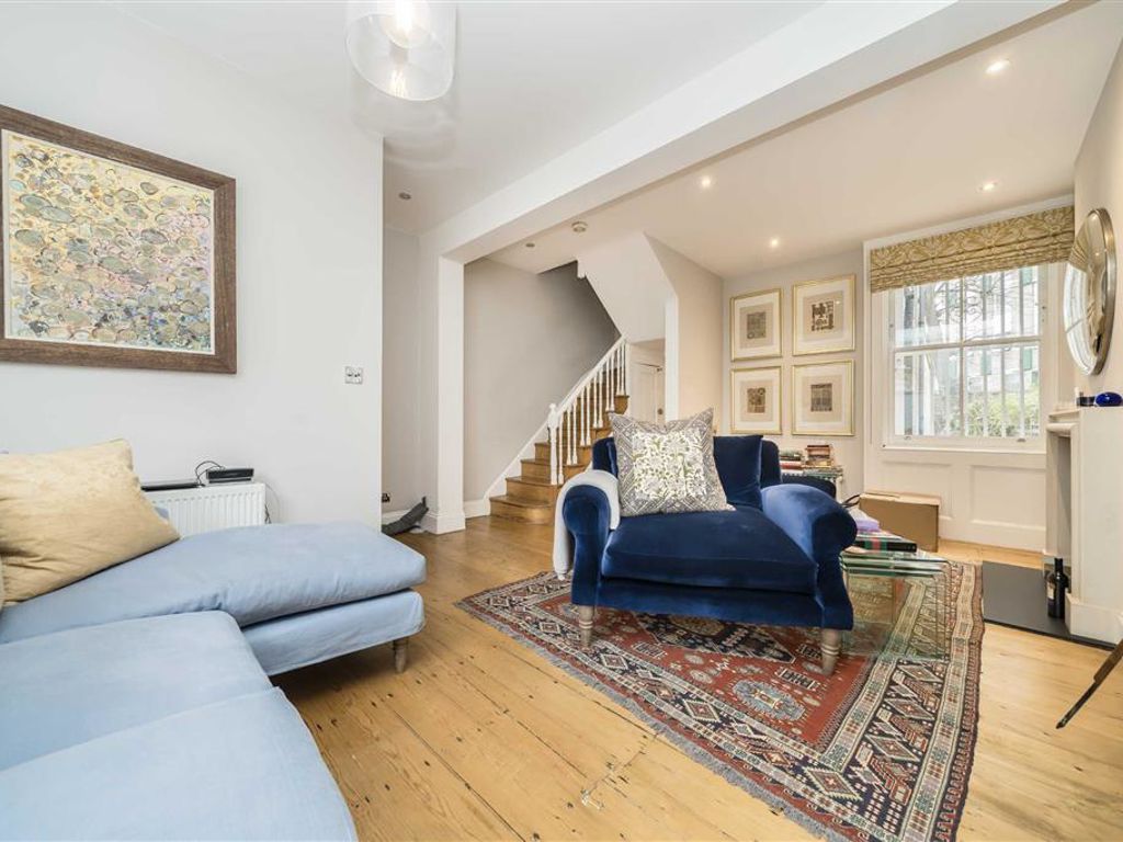 2 bed terraced house to rent in Old Ford Road, London E2, £3,200 pcm