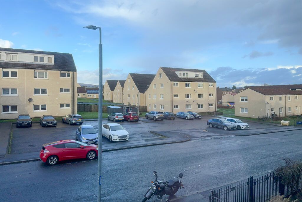 3 bed flat for sale in Crown Avenue, Clydebank G81, £49,995