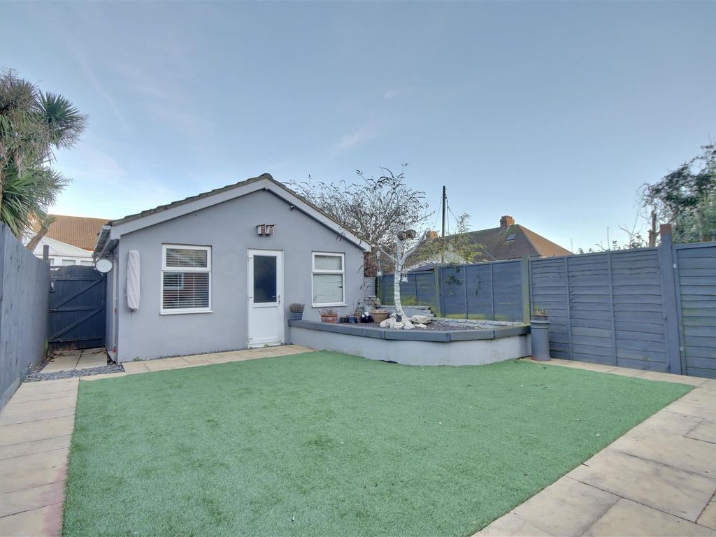 4 bed end terrace house for sale in Lower Farlington Road, Farlington, Portsmouth PO6, £430,000