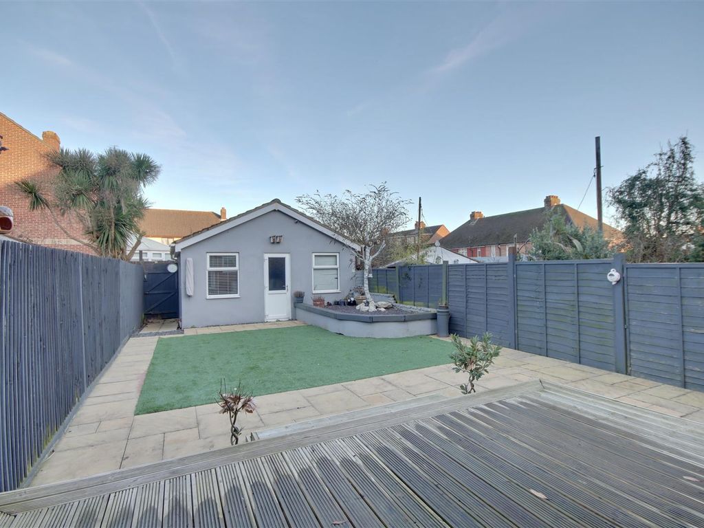 4 bed end terrace house for sale in Lower Farlington Road, Farlington, Portsmouth PO6, £430,000