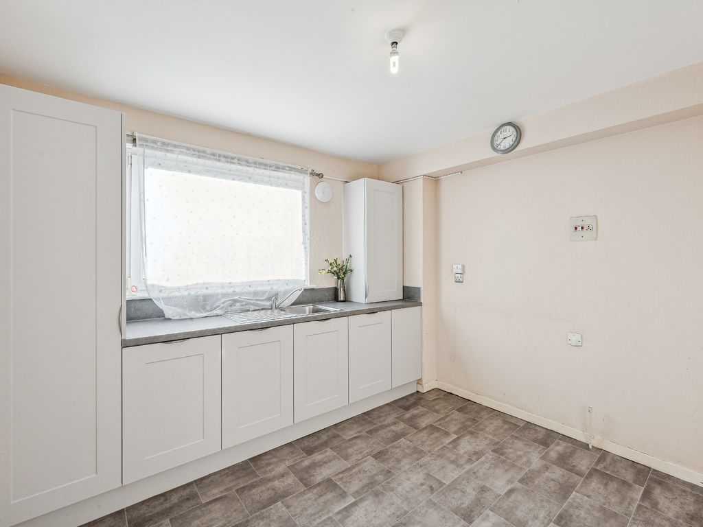 2 bed flat for sale in Hailesland Gardens, Wester Hailes, Edinburgh EH14, £115,000