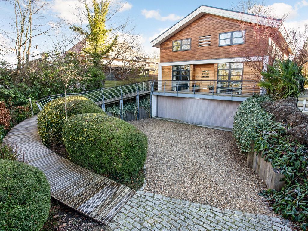 5 bed detached house for sale in Hollow Way Lane, Amersham HP6, £1,995,000