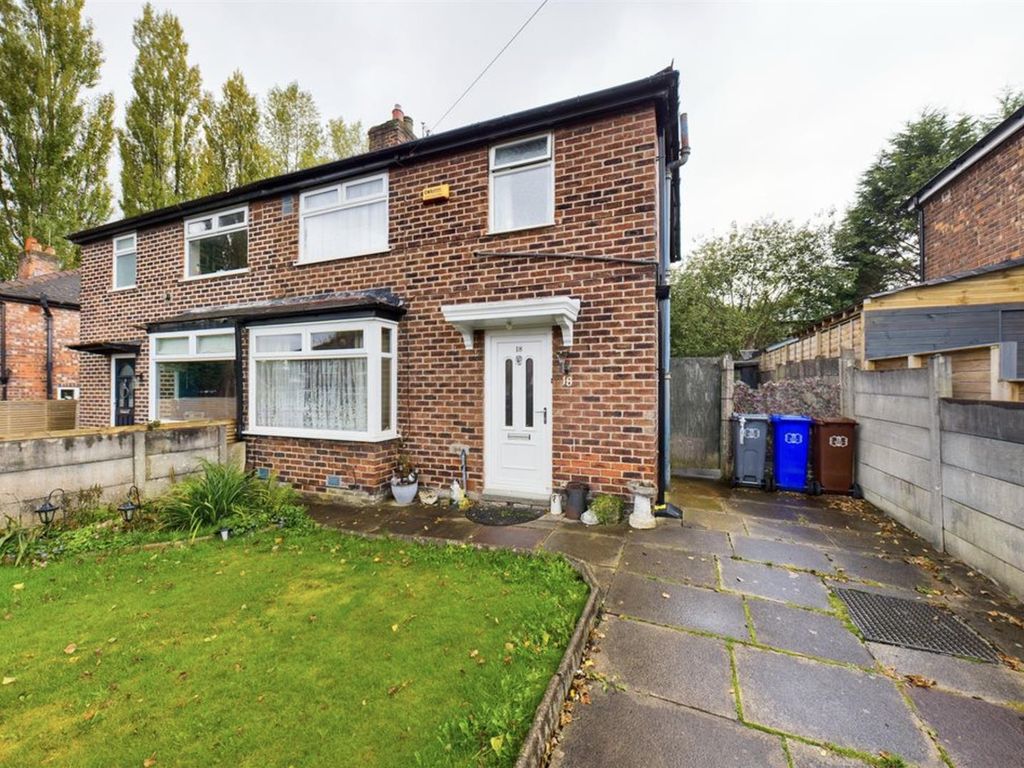 3 bed property to rent in Maldwyn Avenue, Crumpsall, Manchester M8, £1,400 pcm