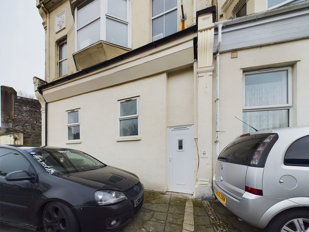 2 bed flat to rent in Saltash Road, Keyham, Plymouth PL2, £775 pcm
