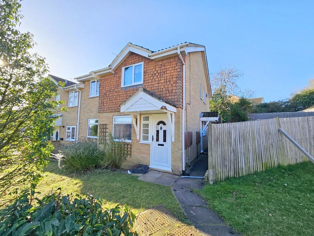 2 bed flat for sale in Maltby Way, Lower Earley, Reading RG6, £264,500