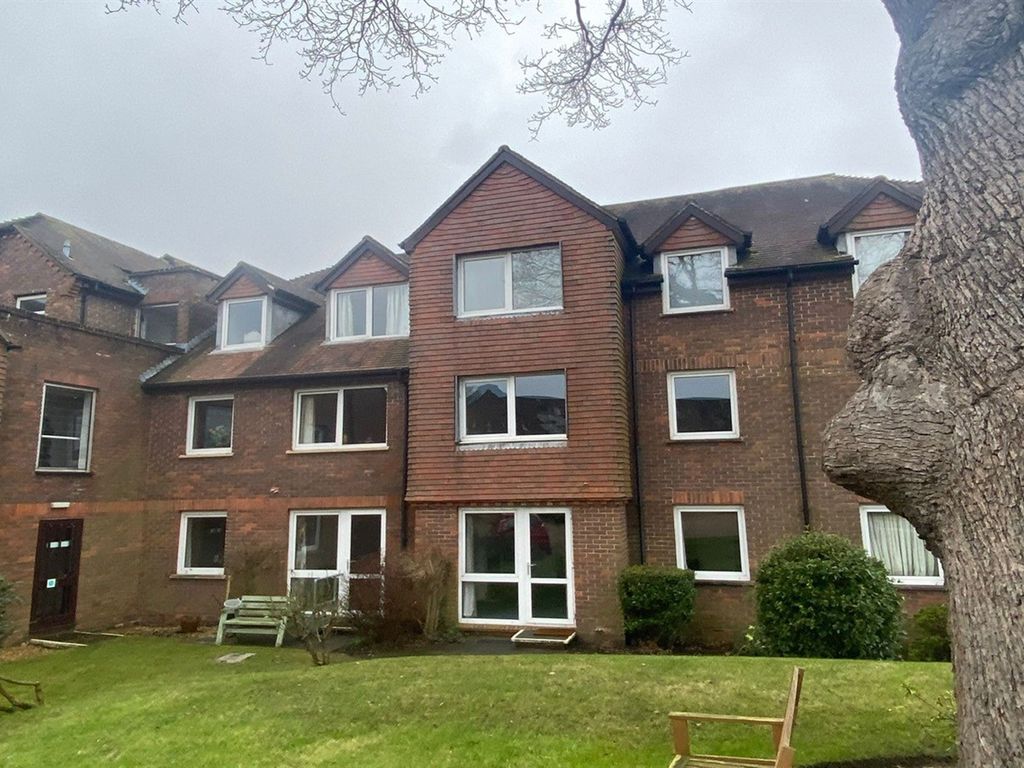 1 bed flat to rent in Flat 12/Redwood Manor, Tanners Lane, Haslemere, Surrey GU27, £900 pcm