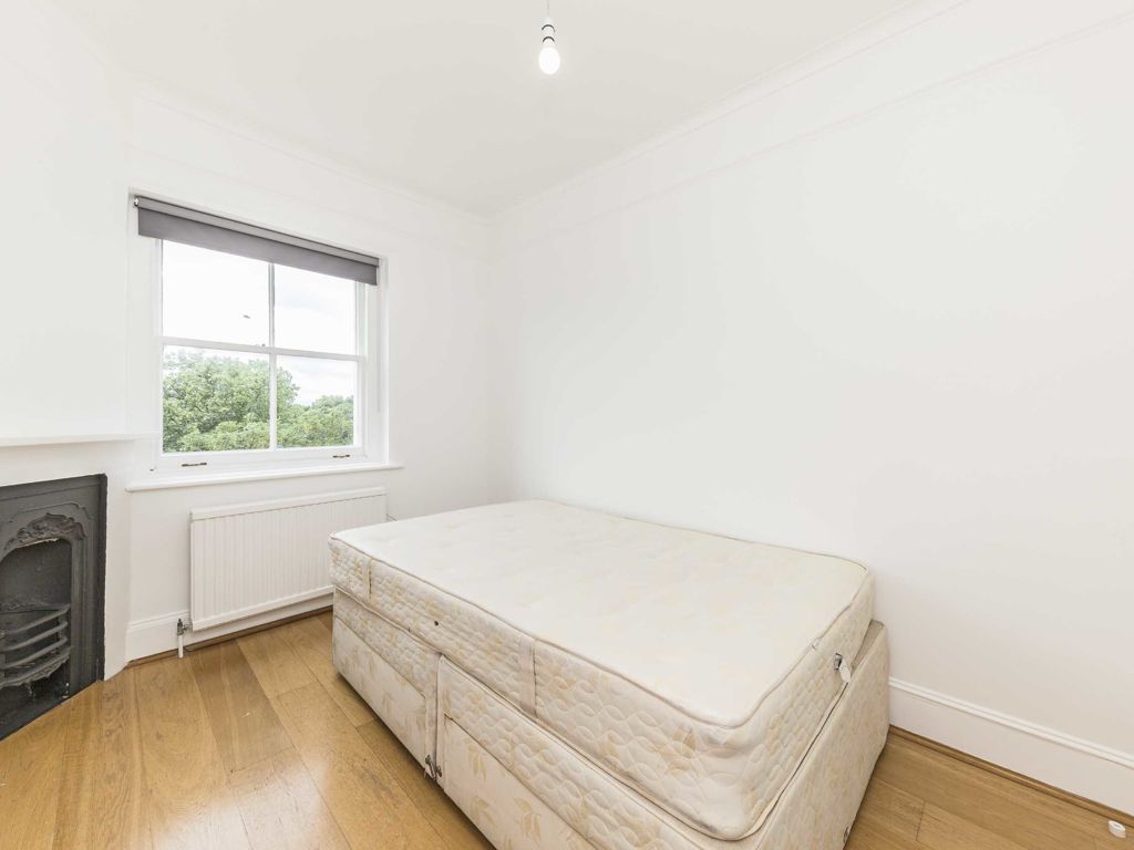 2 bed flat to rent in Clapham Common North Side, London SW4, £2,600 pcm