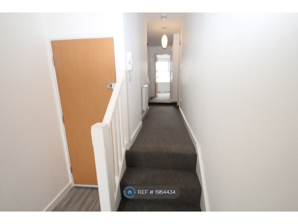 2 bed flat to rent in Banks Road, West Kirby, Wirral CH48, £800 pcm