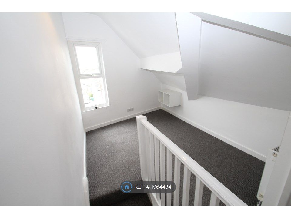 2 bed flat to rent in Banks Road, West Kirby, Wirral CH48, £800 pcm