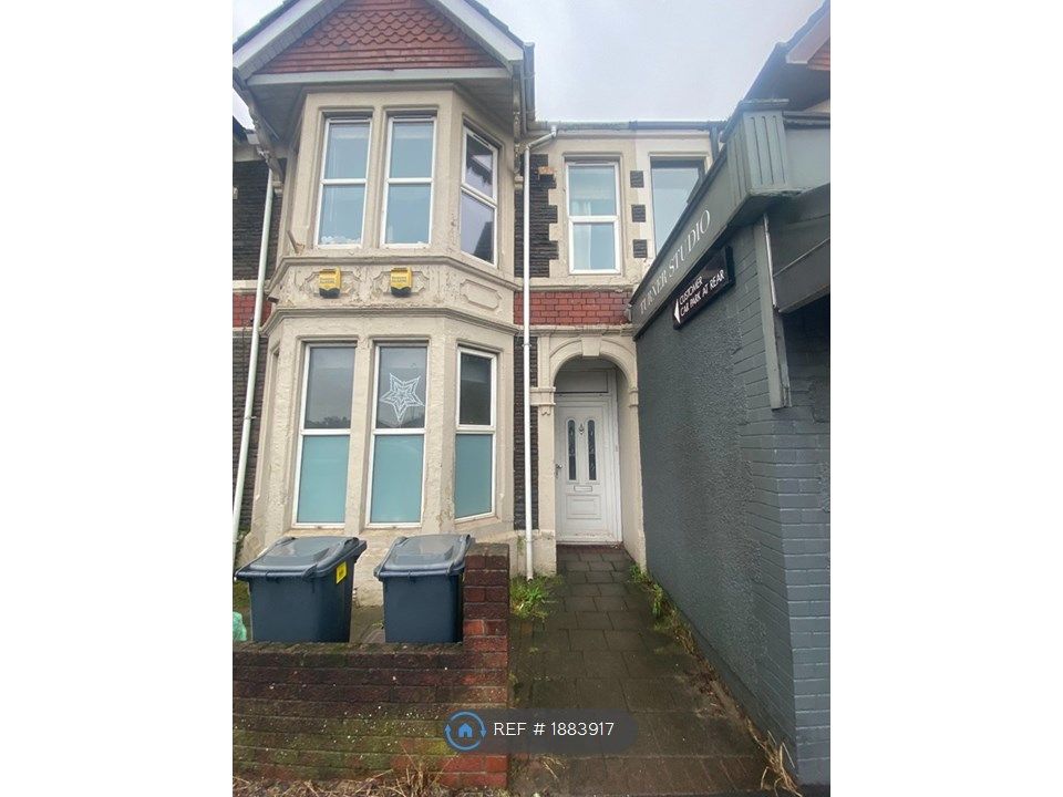 2 bed flat to rent in North Road, Cardiff CF14, £1,250 pcm
