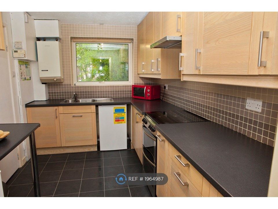 4 bed terraced house to rent in Smith Street, Kingston KT5, £2,810 pcm