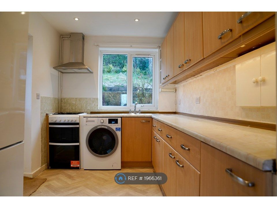 3 bed end terrace house to rent in Edgeworth Road, Bath BA2, £1,585 pcm