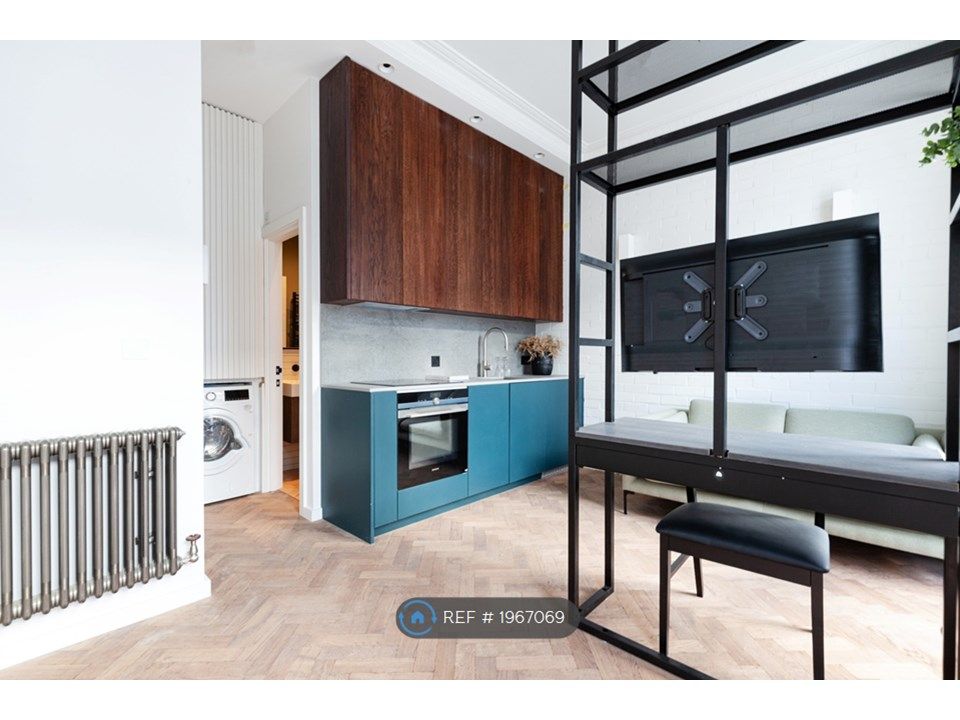 Studio to rent in Winchester Street, London SW1V, £2,600 pcm