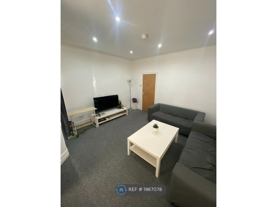 2 bed flat to rent in Whitchurch Road, Cardiff CF14, £1,200 pcm