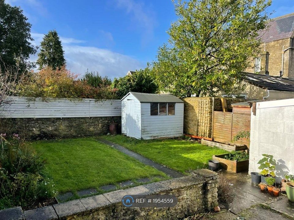 3 bed semi-detached house to rent in Oolite Grove, Bath BA2, £1,650 pcm