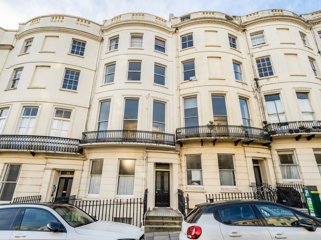 2 bed flat to rent in Brunswick Place, Hove, East Sussex BN3, £1,800 pcm