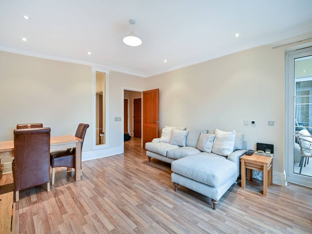 2 bed flat to rent in Kew Riverside, Kew, Richmond TW9, £2,700 pcm
