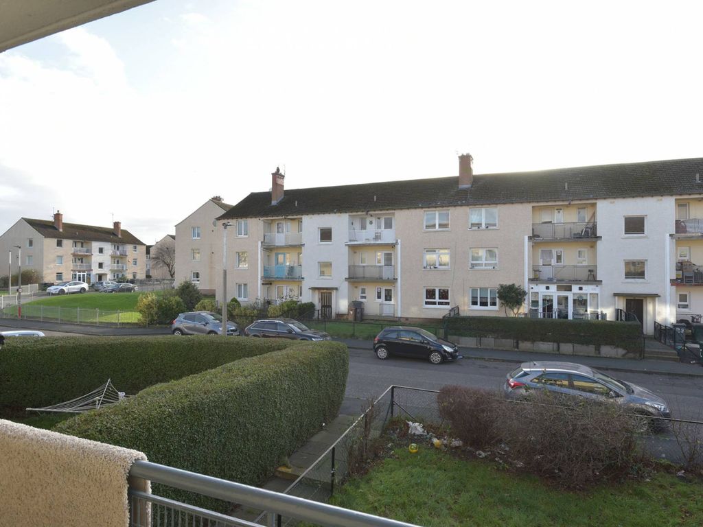 3 bed flat for sale in Niddrie Mill Crescent, Edinburgh EH15, £150,000
