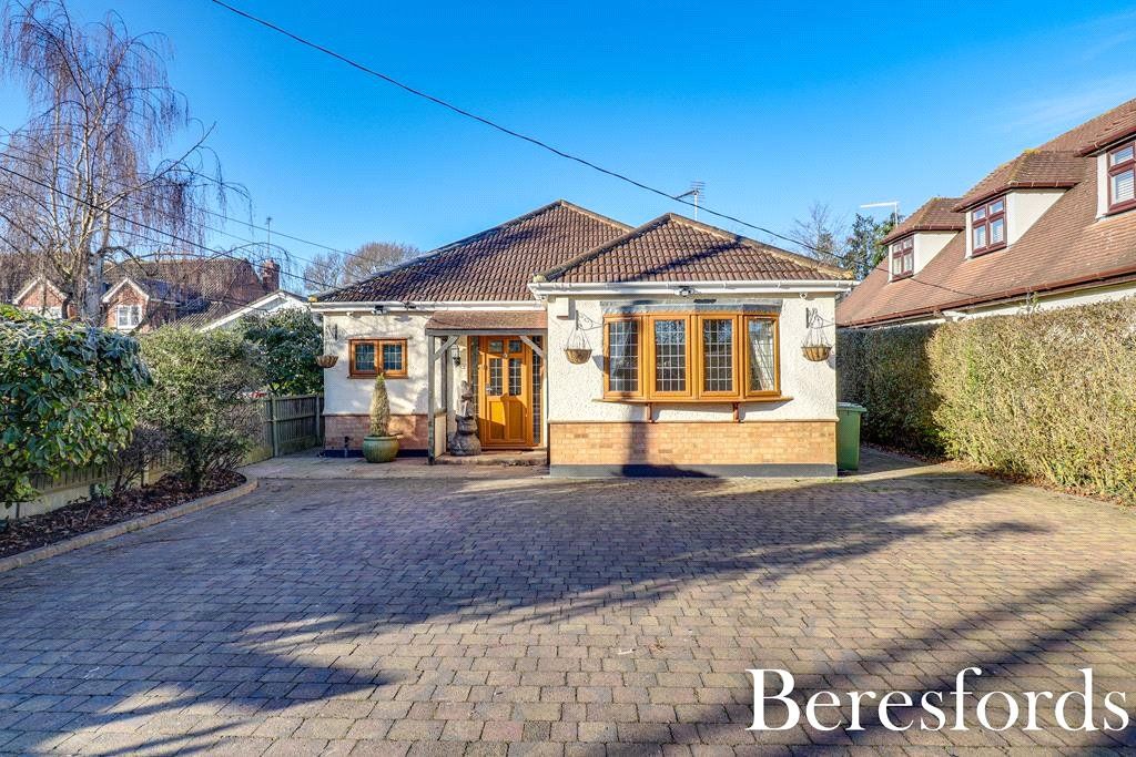 4 bed bungalow for sale in Nags Head Lane, Brentwood CM14, £700,000