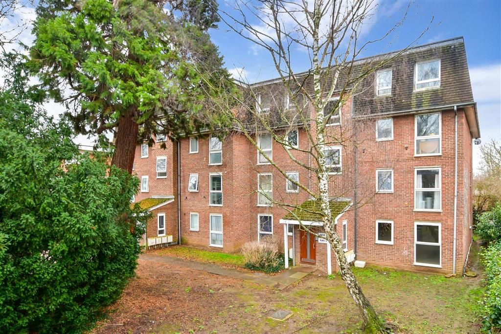 2 bed flat for sale in All Saints Road, Sutton, Surrey SM1, £188,500