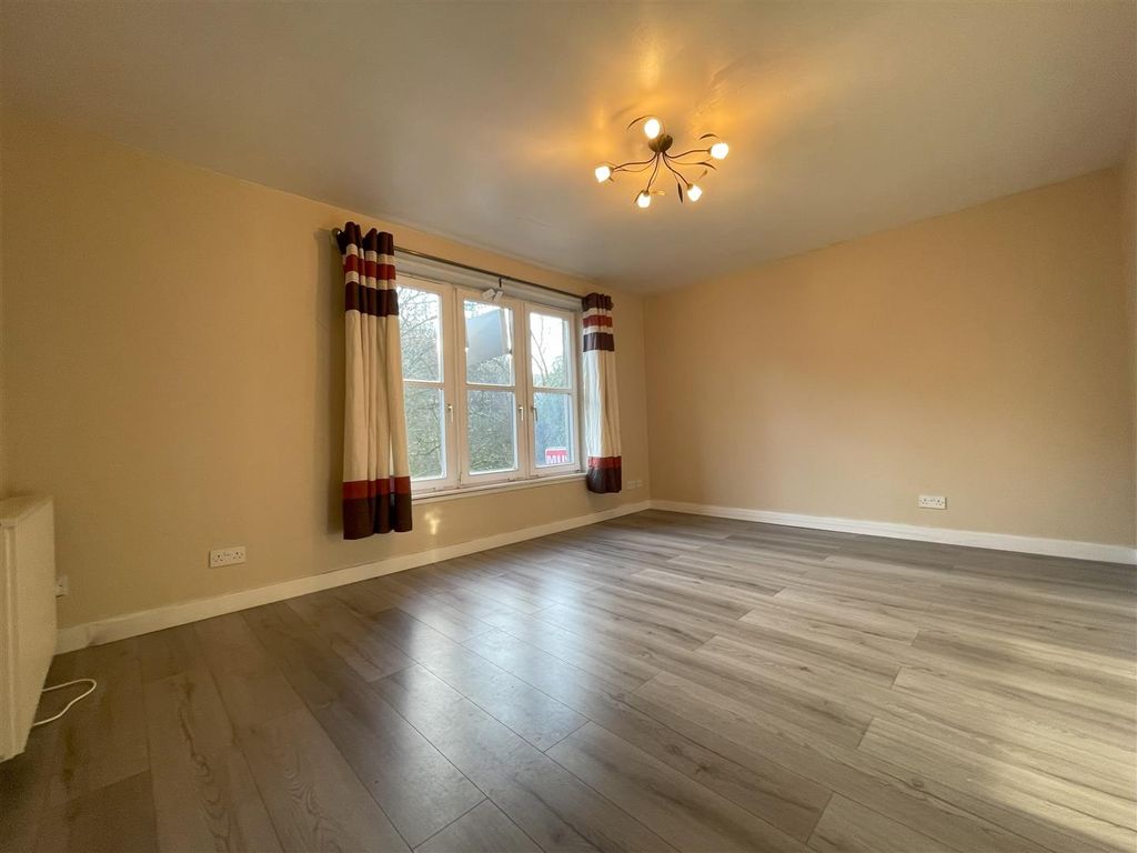 2 bed flat to rent in Birks View, Bridgend, Aberfeldy PH15, £650 pcm