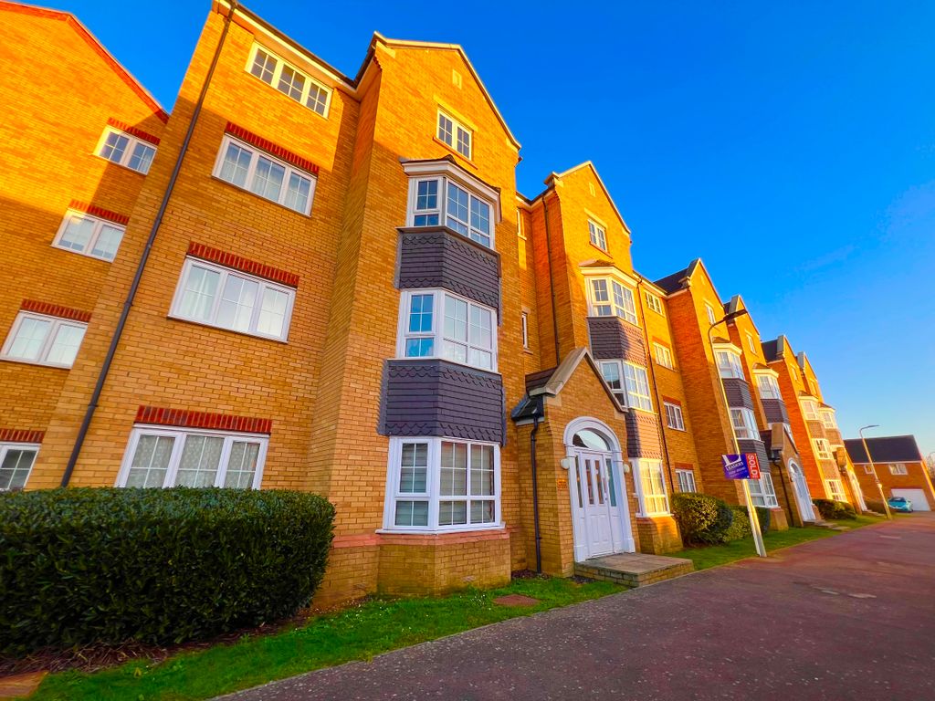 2 bed flat to rent in Henley Road, Bedford MK40, £1,050 pcm