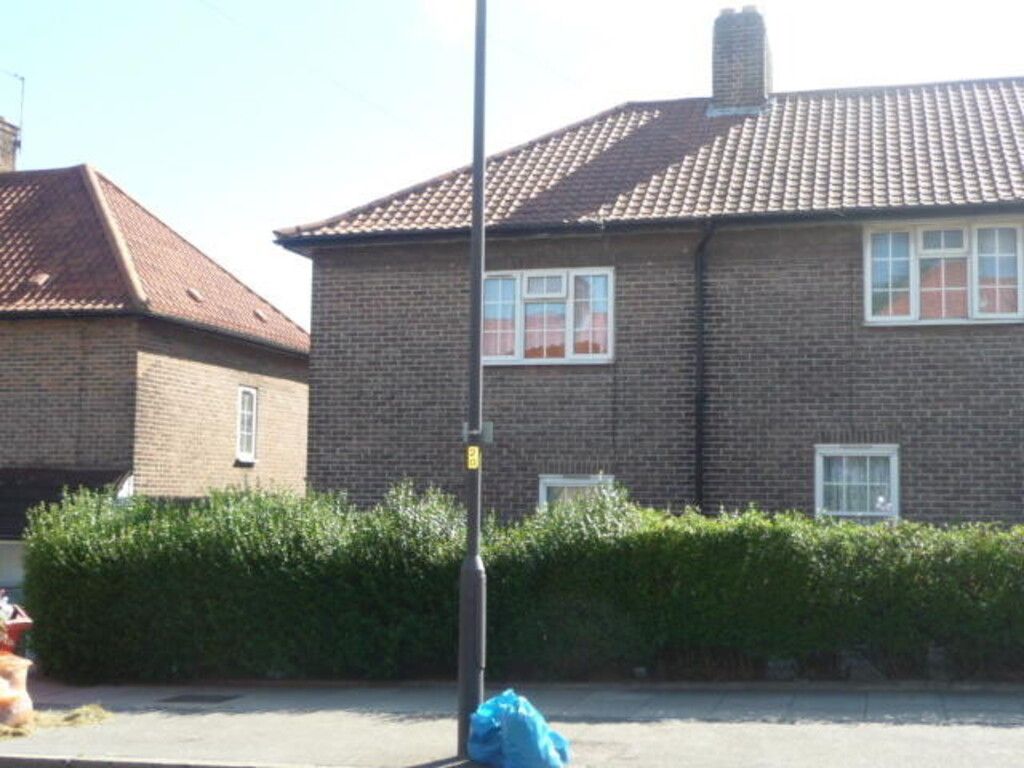 3 bed end terrace house to rent in Northover, Downham, Bromley BR1, £2,200 pcm
