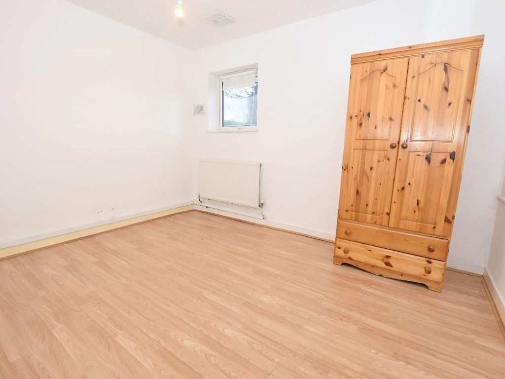 2 bed flat to rent in Lenchs Green, Birmingham B5, £1,150 pcm