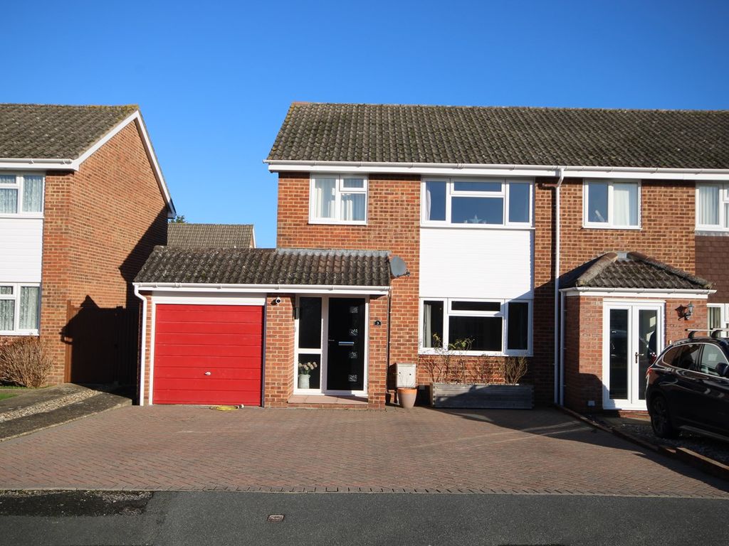 3 bed terraced house for sale in Humber Close, Thatcham RG18, £425,000