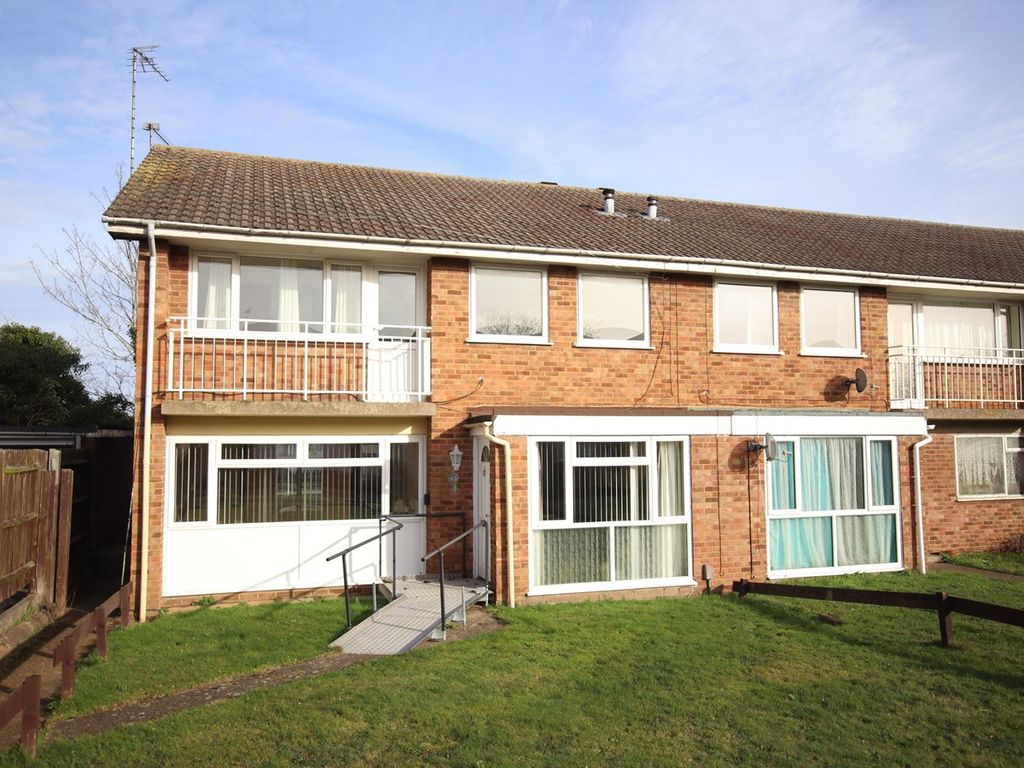 2 bed maisonette for sale in Bluebell Close, Flitwick MK45, £210,000
