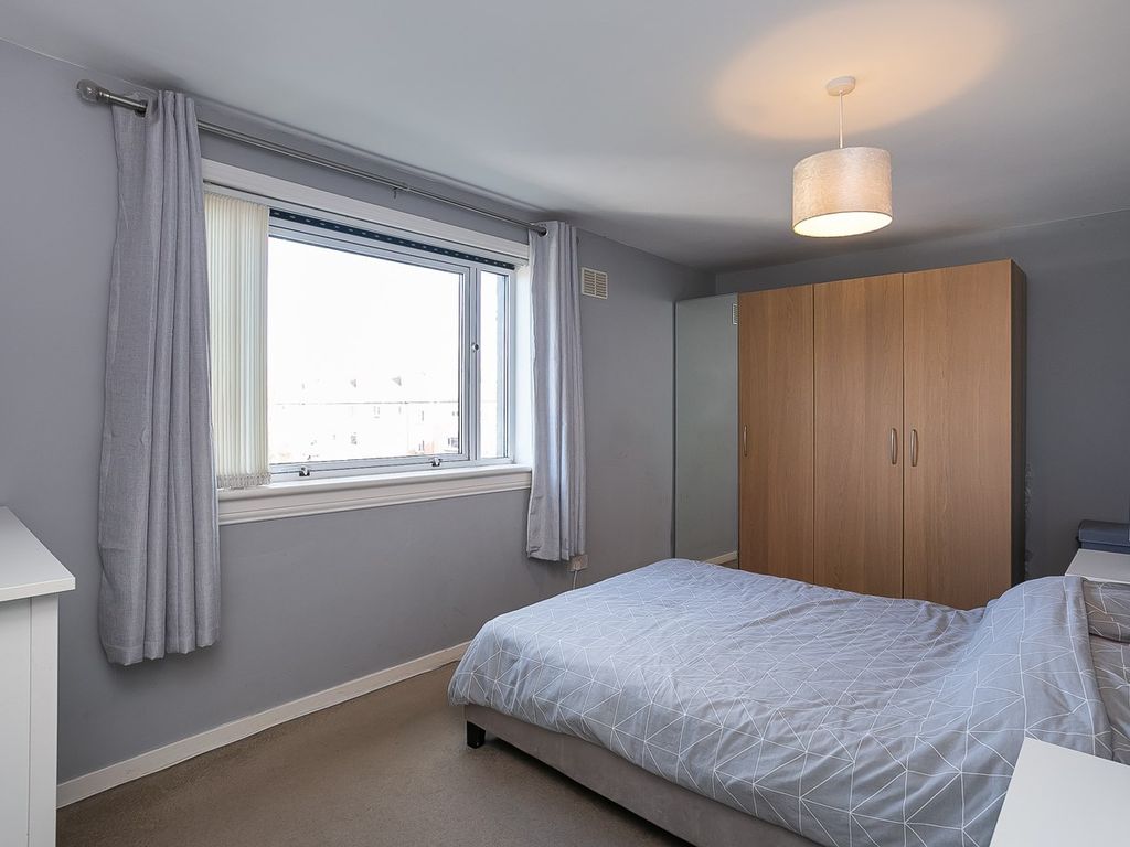 2 bed flat for sale in Magdalene Avenue, Duddingston, Edinburgh EH15, £145,000