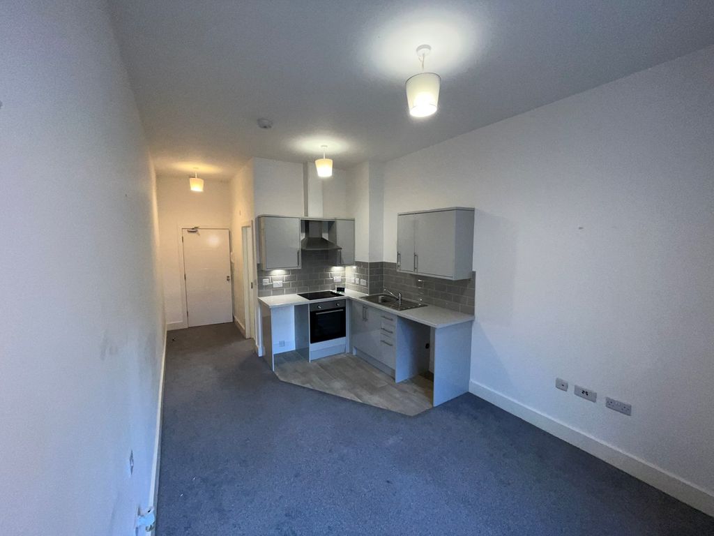 Studio to rent in Christchurch Road, Bournemouth BH1, £785 pcm