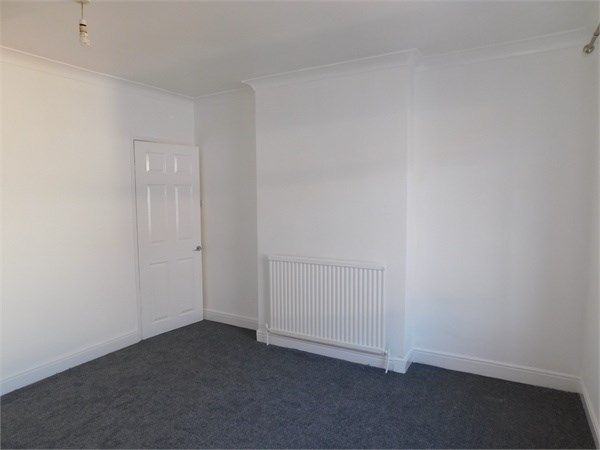 3 bed end terrace house to rent in Grafton Street, Worksop S80, £650 pcm