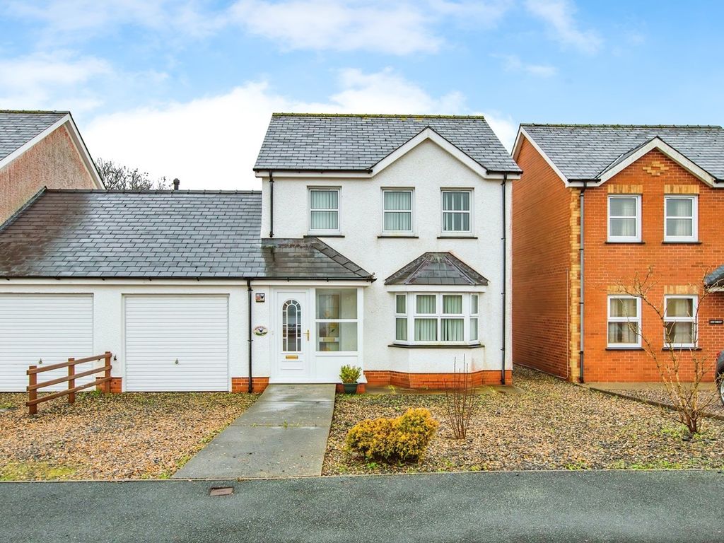 3 bed link-detached house for sale in Parc Yr Ynn, Llandysul SA44, £240,000
