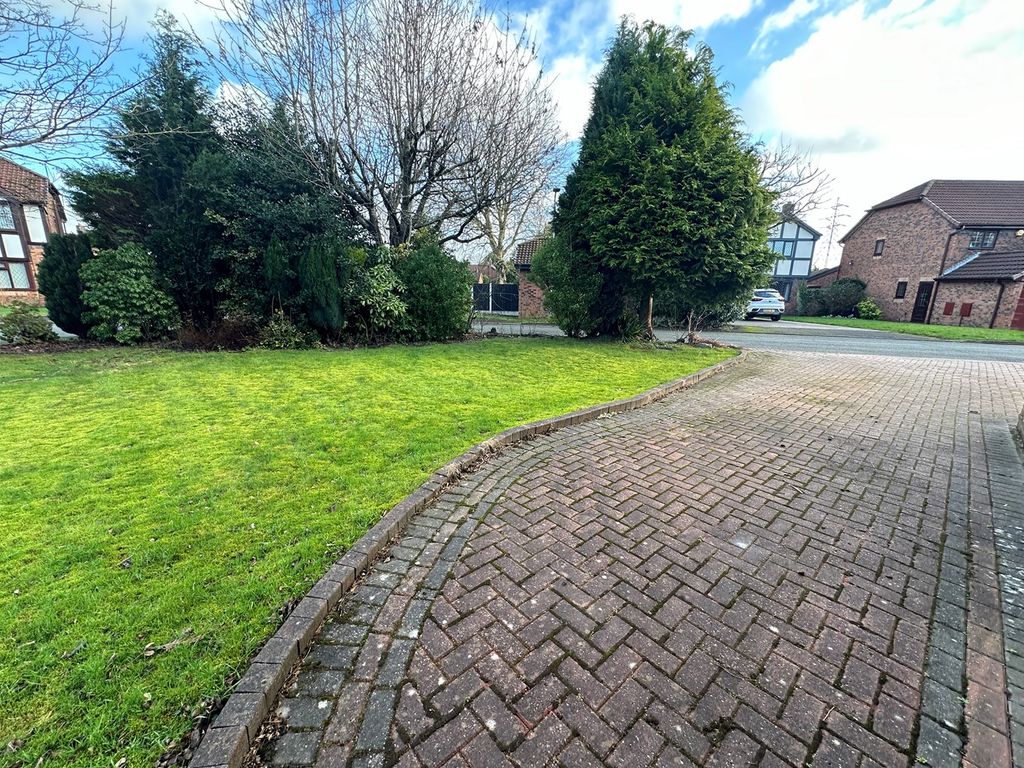 5 bed detached house for sale in Bamburgh Close, Radcliffe, Manchester M26, £600,000
