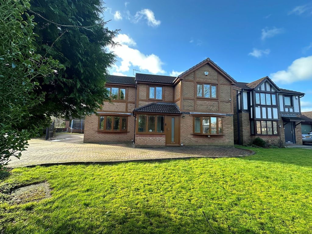 5 bed detached house for sale in Bamburgh Close, Radcliffe, Manchester M26, £600,000