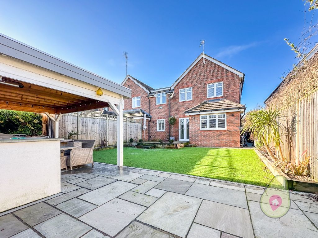 4 bed semi-detached house for sale in Oatlands Chase, Shinfield, Reading RG2, £550,000