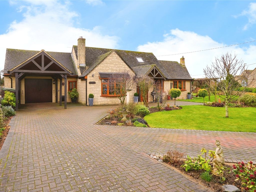 4 bed detached house for sale in Elm Grove, Brize Norton, Oxfordshire OX18, £700,000