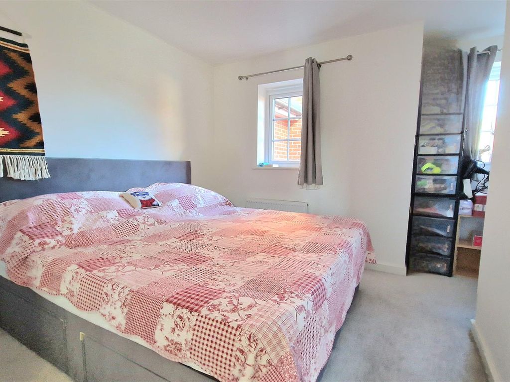 1 bed detached house for sale in Hovingham Drive, Great Denham, Bedford MK40, £210,000