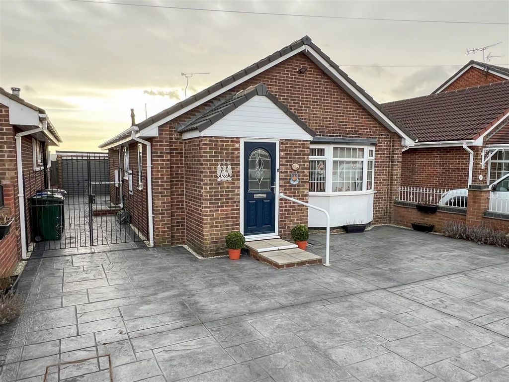 2 bed detached bungalow for sale in Kepple Close, New Rossington, Doncaster DN11, £220,000