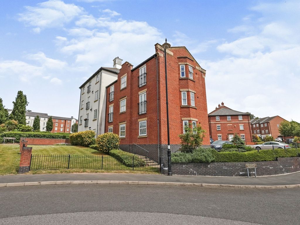 2 bed flat to rent in Horseshoe Crescent, Great Barr, Birmingham B43, £900 pcm