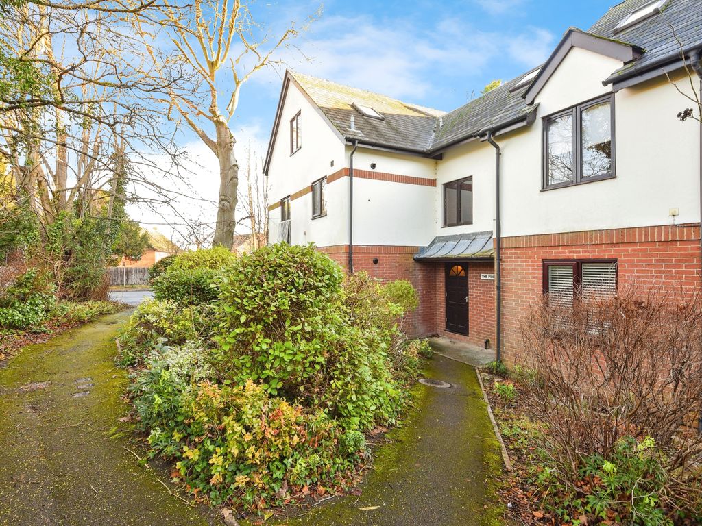 1 bed flat for sale in Caunter Road, Newbury RG14, £188,000