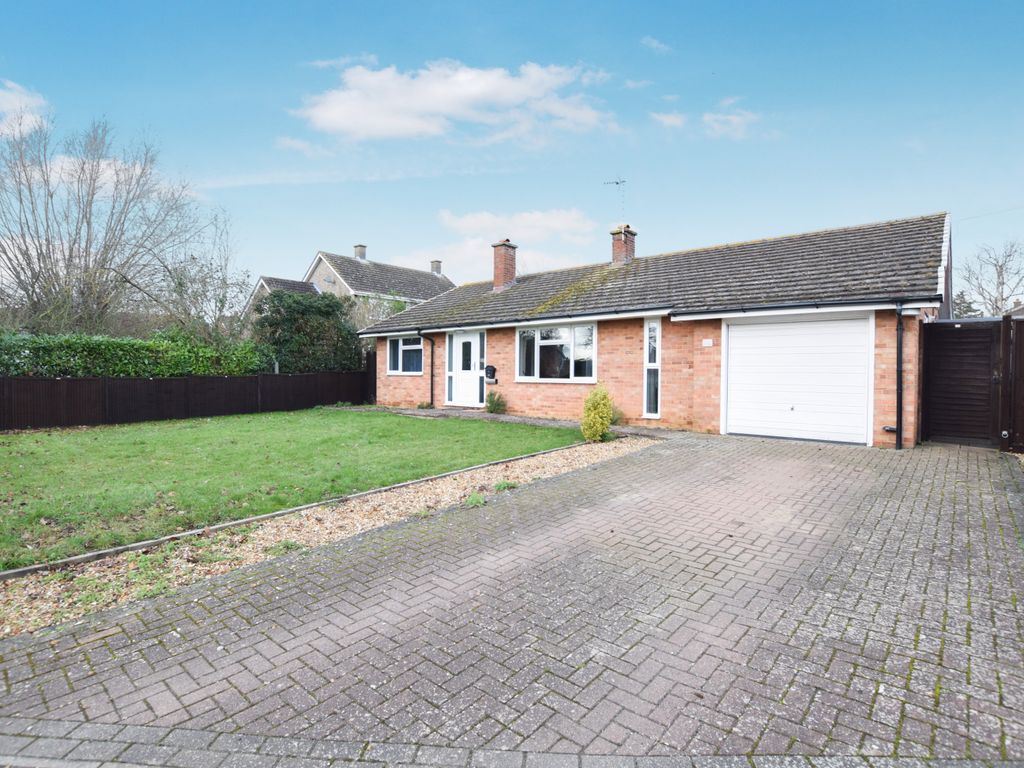 3 bed detached bungalow for sale in Girton Crescent, Hartford, Huntingdon PE29, £400,000