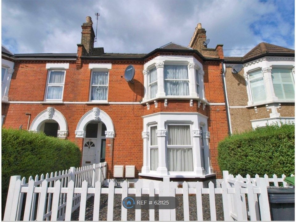 1 bed flat to rent in Birkhall Road, London SE6, £1,650 pcm