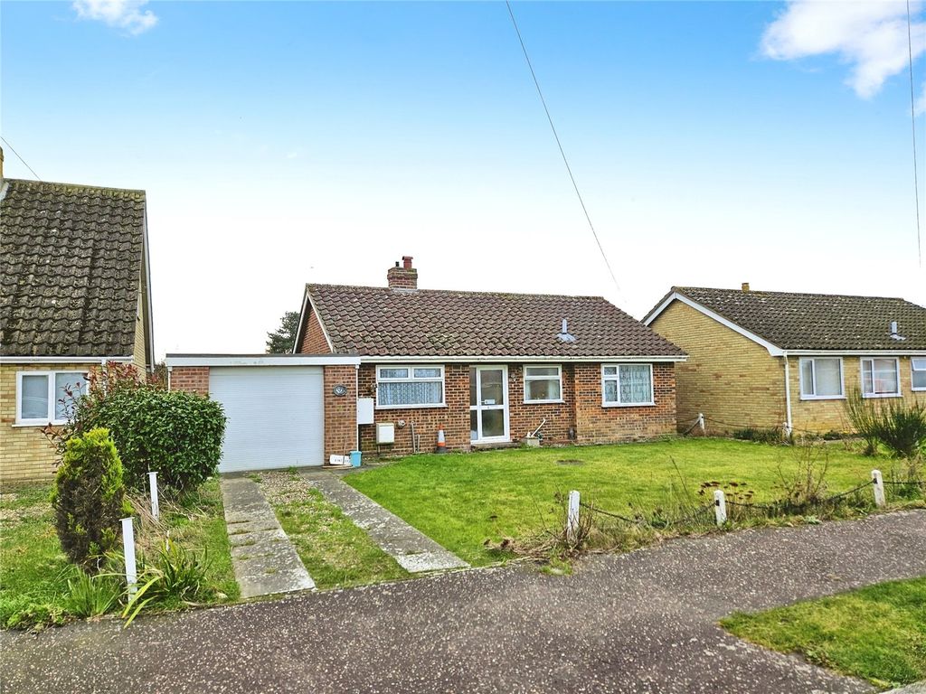 2 bed bungalow for sale in Clifton Road, Wymondham, Norfolk NR18, £250,000