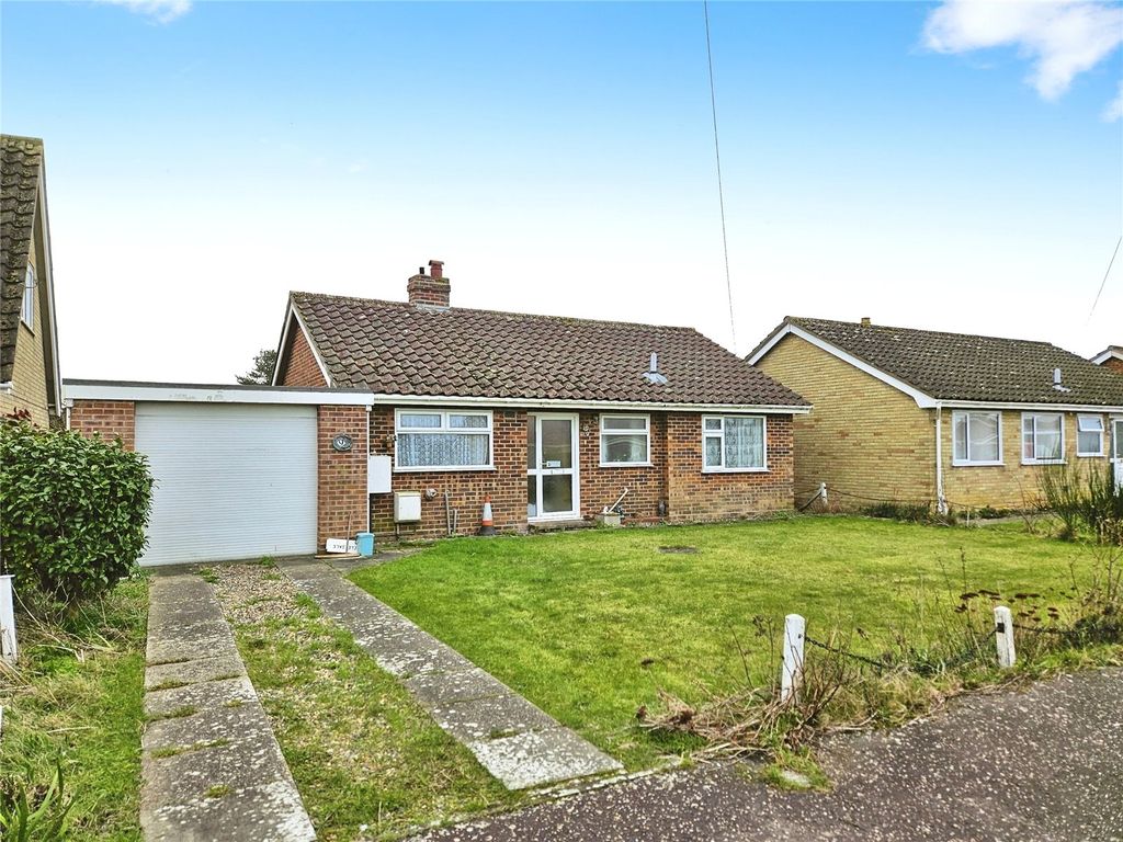 2 bed bungalow for sale in Clifton Road, Wymondham, Norfolk NR18, £250,000