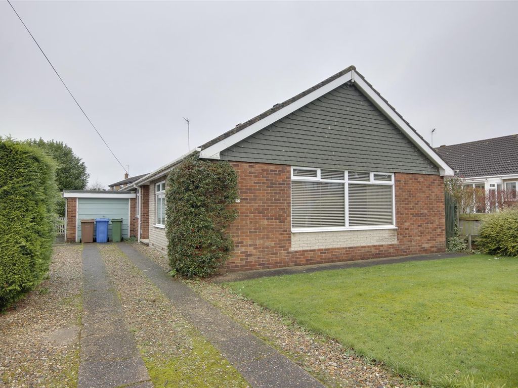 3 bed detached bungalow for sale in Highfield Way, North Ferriby HU14, £299,950