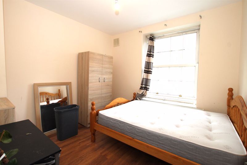 4 bed flat to rent in Barton House, Bow Road E3, £2,496 pcm